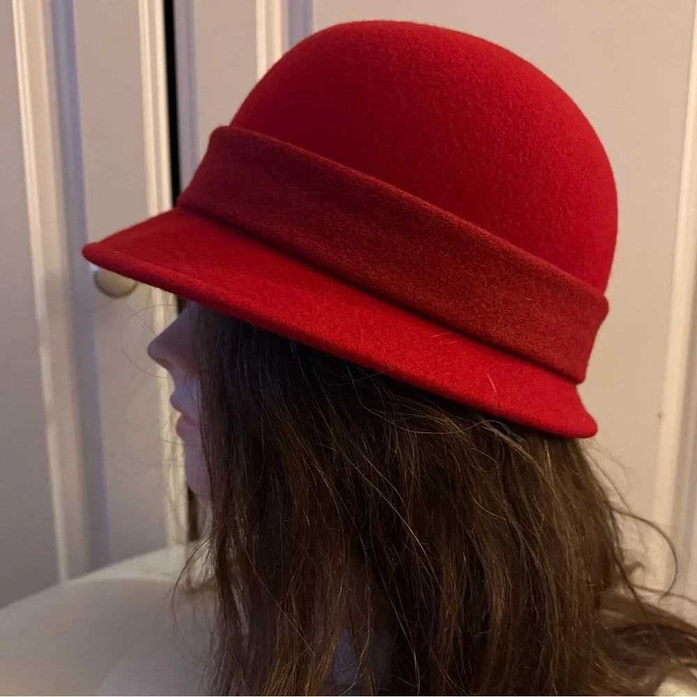 Angela & William Women's Wool Felt Cloche - Picture 3 of 6